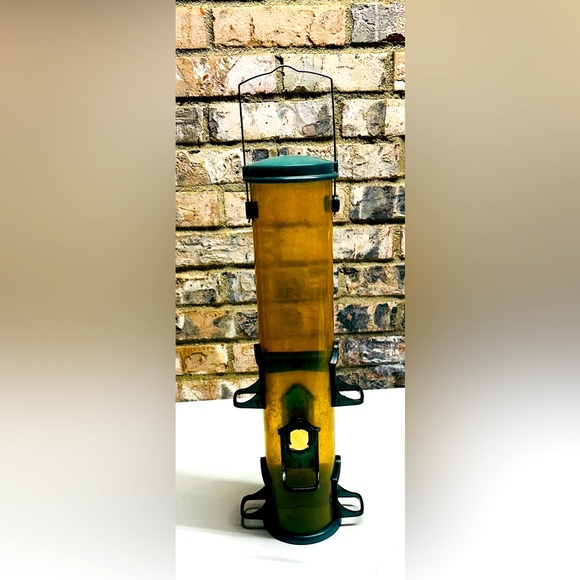 Jumbo Songbird Green Cap Tube Feeder, 2.5 lb Capacity, Green Pre-Owned - Picture 1 of 16